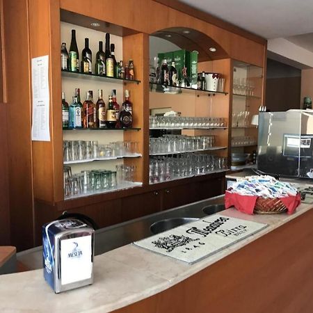 Hotel Villa Vera リミニ エクステリア 写真