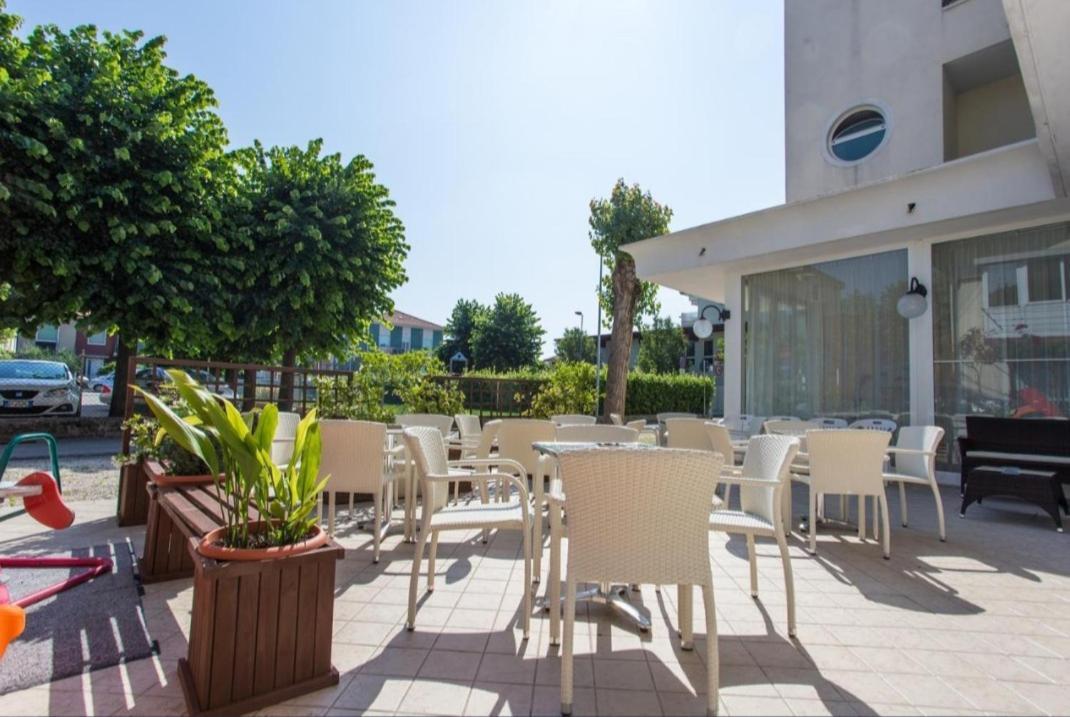 Hotel Villa Vera リミニ エクステリア 写真