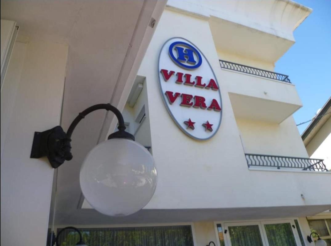 Hotel Villa Vera リミニ エクステリア 写真