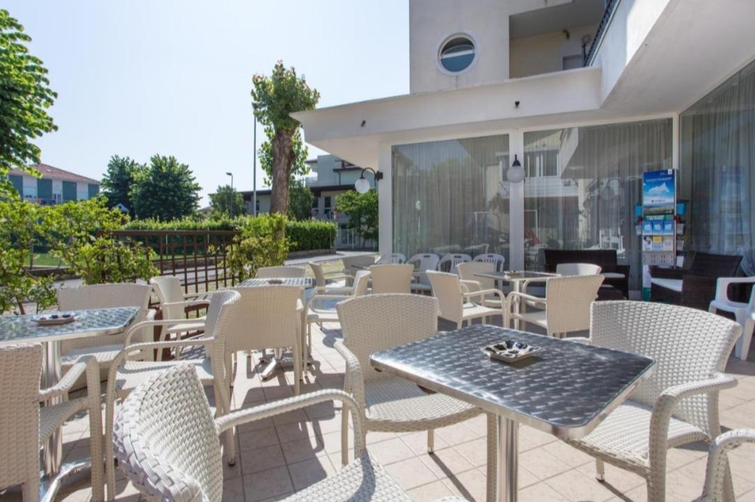 Hotel Villa Vera リミニ エクステリア 写真