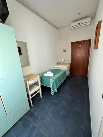 Hotel Villa Vera リミニ エクステリア 写真