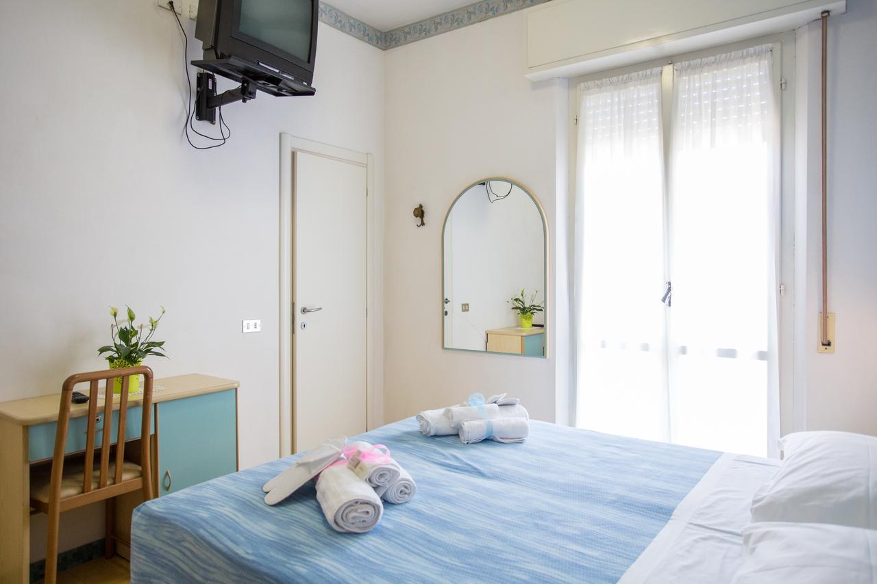 Hotel Villa Vera リミニ エクステリア 写真