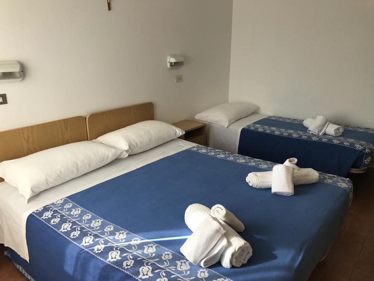 Hotel Villa Vera リミニ エクステリア 写真
